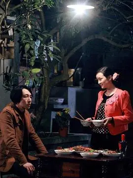 乡村爱情的绽放与奋斗：《鲜花盛开的村庄》描绘自然美景中的人性纠葛和梦想追求